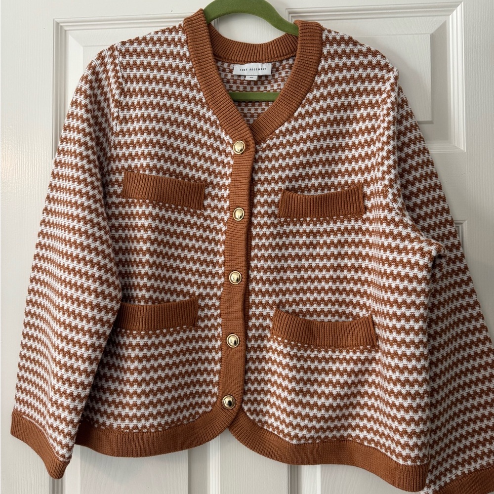 Free Assembly Tan and White Houndstooth Knit Cardigan